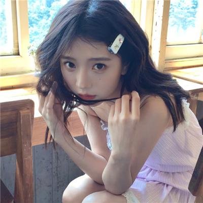 绿衣女子